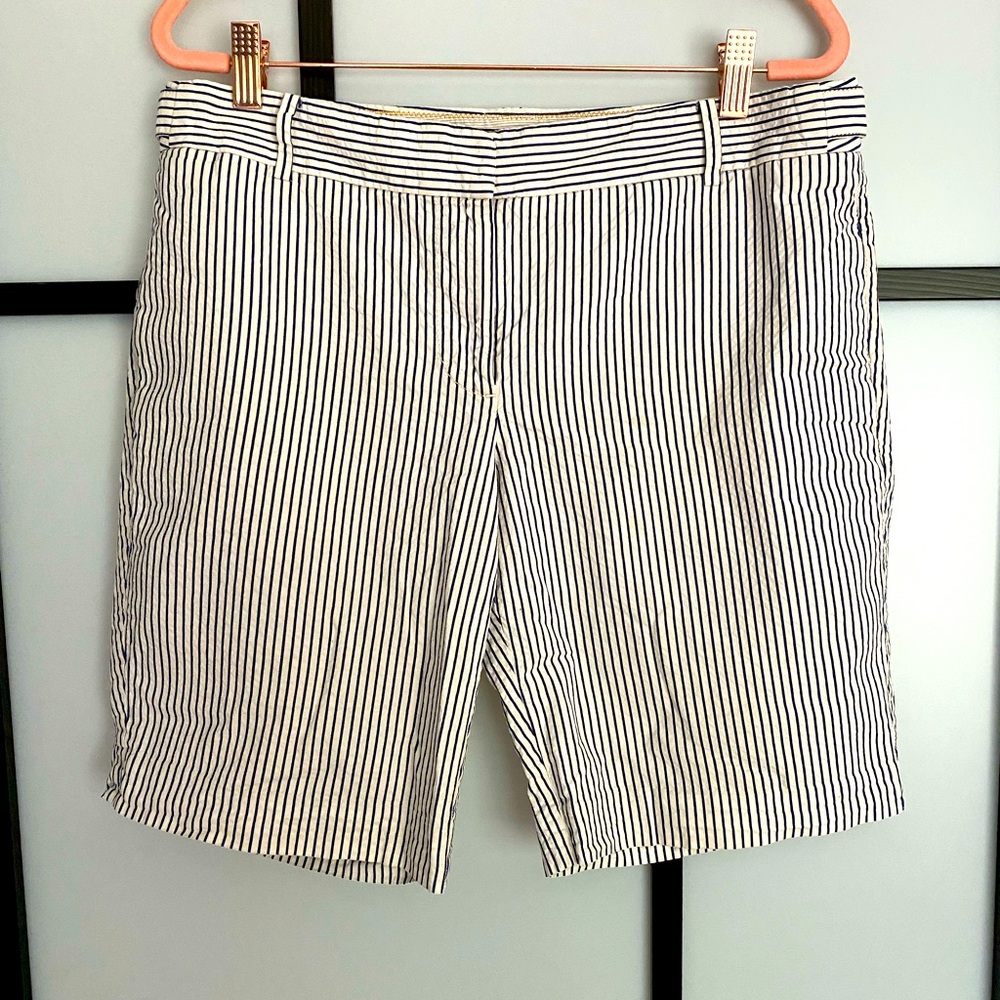 JCrew seersucker city fit boat shorts. Sz 10. Runs slim so closer to an 8. EUC